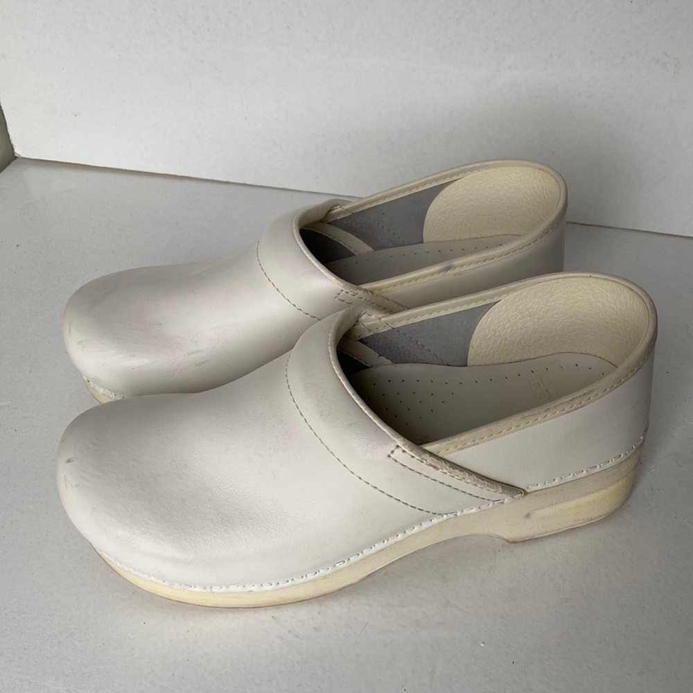 Dansko white professional clogs. Size 42.